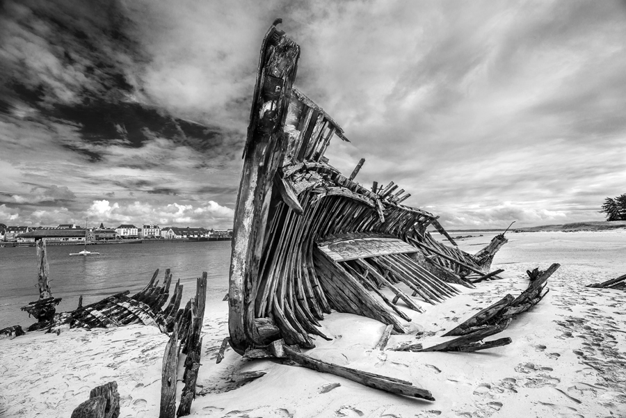 Épaves de bateaux de pêche dans le magouër (Morbihan).